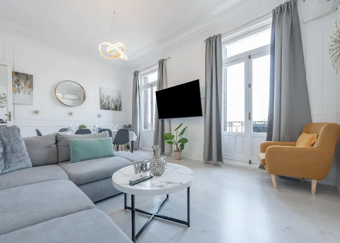 Penthouse Deluxe Granvia, By Monaro